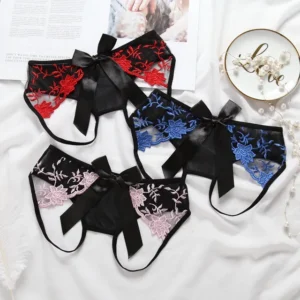 OUVERT-SLIP MIT HERZ­FÖRMIGEM CUT OUT