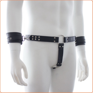 RIEMEN SLIP MIT COCK-RING & FESSELN