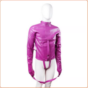 ZWANGSJACKE MIT RIEMEN IN LEDER-OPTIK LILA