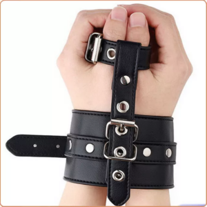 HAND DAUMEN FESSELN